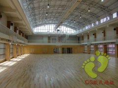哪些日常行為會(huì)給羽毛球木地板造成損傷
